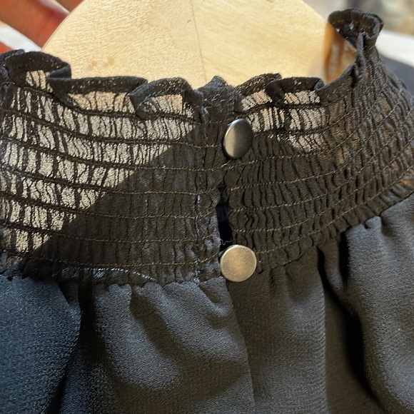 NWT (XS fits S) black keyhole smocked choker ruffle sleeves tier layers blouse - Picture 9 of 12
